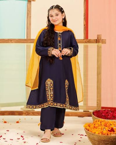 What Are the Latest Trends in Girls Pakistani Clothes?